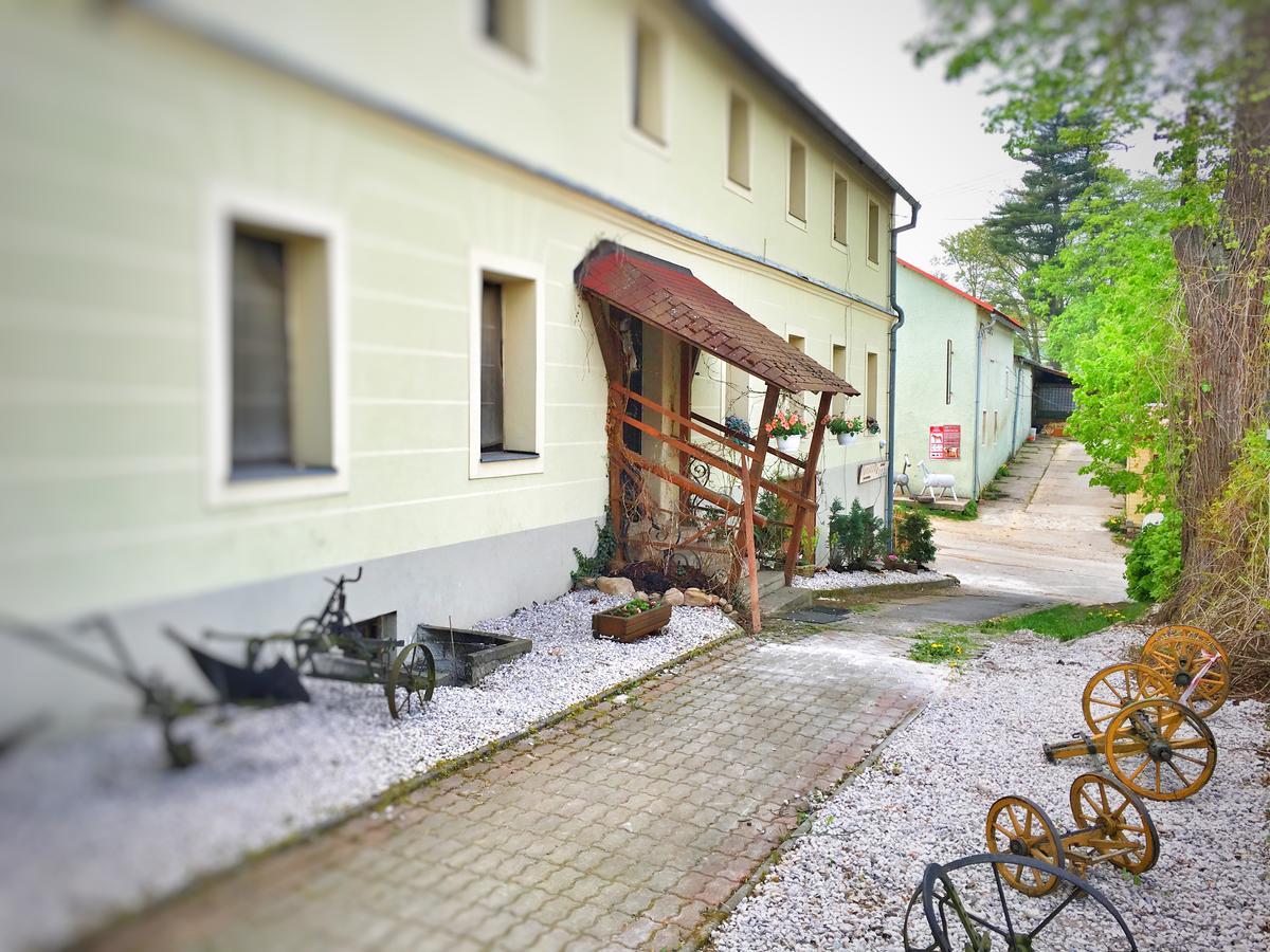 Penzion Pegas Depoltovice Nova Role Exterior photo